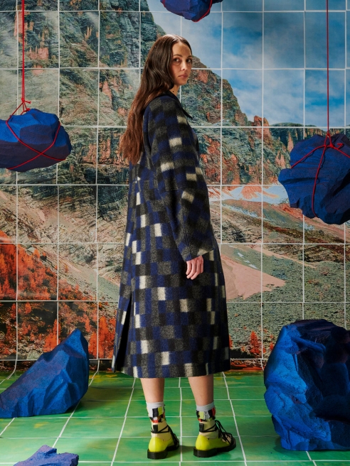 HENRIK VIBSKOV - BANANA COAT - BRUSHED BLACK SQUARES