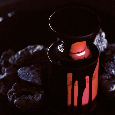 BORNTOSTANDOUT - BLACK CRèME