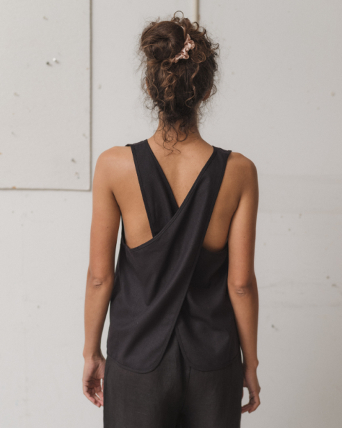 BASERANGE - APRON TOP