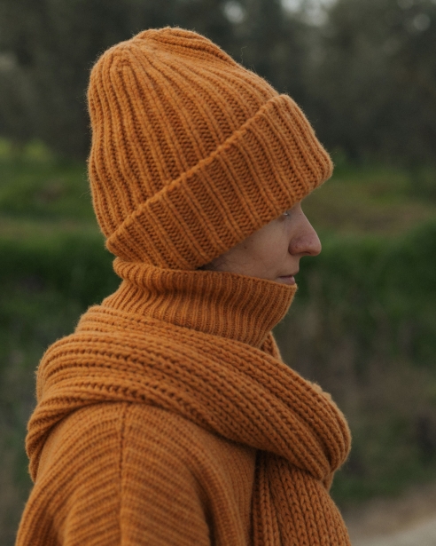 BASERANGE -   Mea beanie - Recycled Wool Rib - Clair Orange
